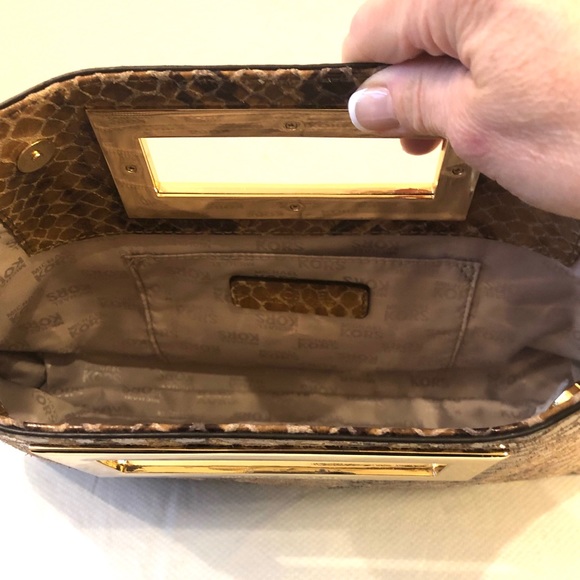 Embossed Snakeskin Clutch - Picture 4 of 6